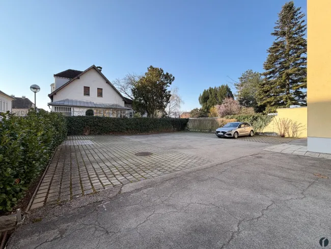 Parkplätze im Hof