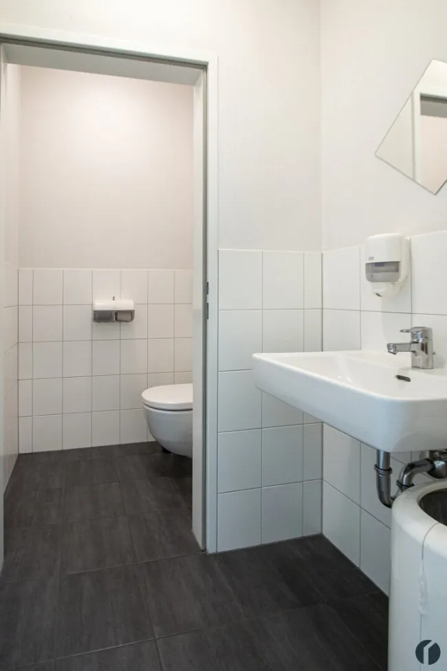 WC mit Waschbecken