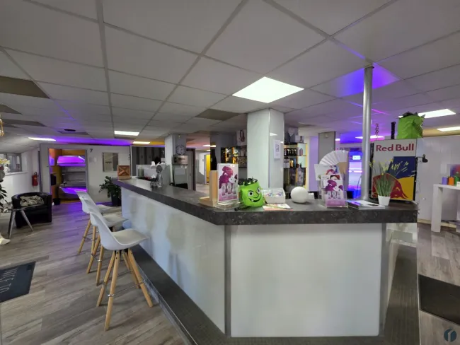 Modernes Kosmetikstudio mit hochwertigen Sonnenliegen – sofort startklar! - Titelbild