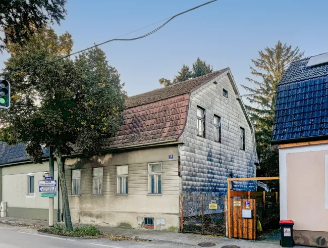 Ansicht straßenseitig Altbestand - Abrissobjekt