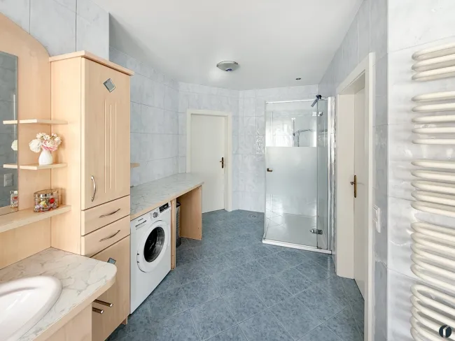 Badezimmer im OG