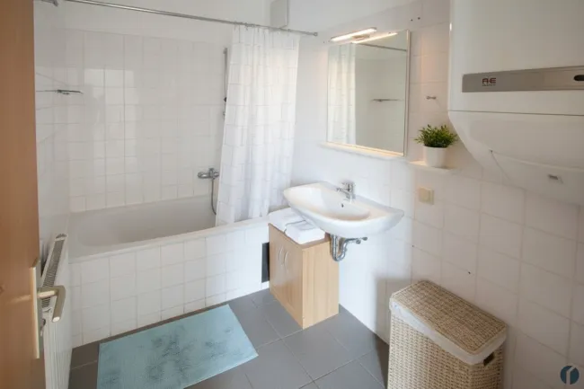 Badezimmer Einrichtungsbeispiel (KI_generiert)