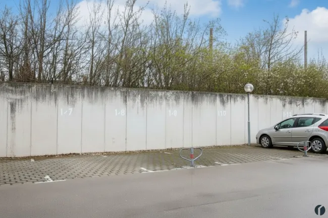 Stellplatz vor dem Haus