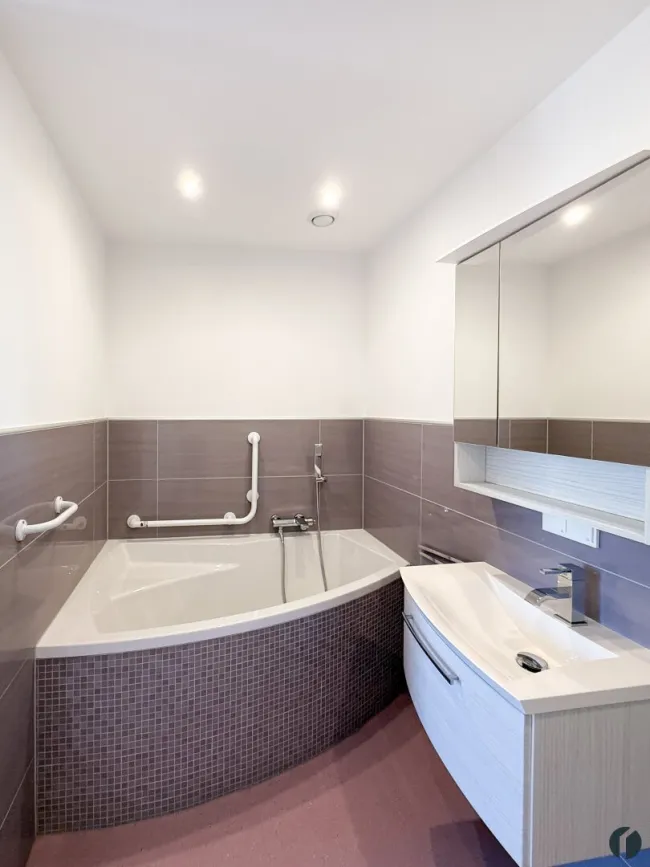 Bad im Zimmer 2