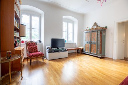 RESERVIERT: Stilvolle Altbauwohnung im Herzen von Innsbruck – Großzügiges Wohnen in bester Innenstadtlage