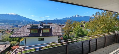 Ruhige, sonnige Aussichtslage in Hötting – stilvoll sanierte 3-Zimmer-Wohnung mit 2 Balkonen!