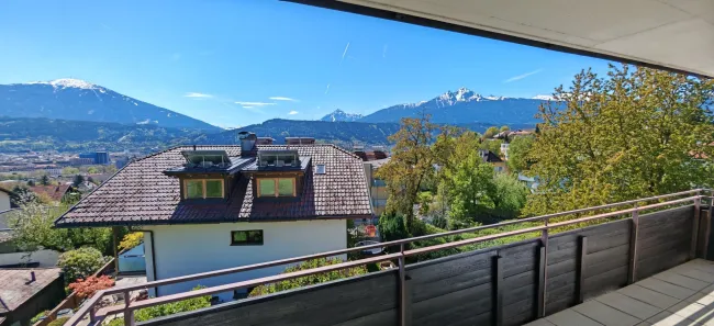 Ruhige, sonnige Aussichtslage in Hötting – stilvoll sanierte 3-Zimmer-Wohnung mit 2 Balkonen! - Titelbild