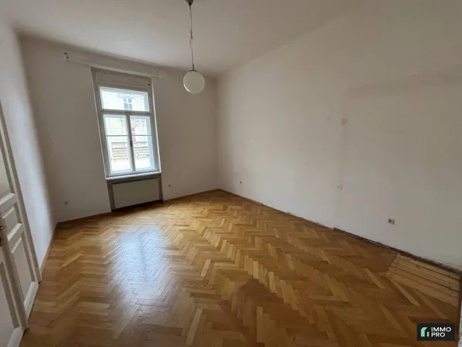 4-Zimmer Wohnung mit Einbauküche im Stadtzentrum zu vermieten - Bild