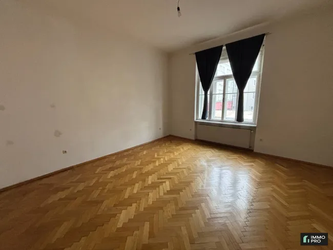 4-Zimmer Wohnung mit Einbauküche im Stadtzentrum zu vermieten - Bild