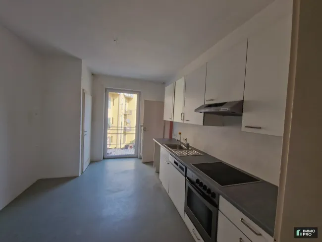 Nette 2-Zimmer-Altbauwohnung mit Balkon in der Mandellstraße - zu vermieten! - Bild