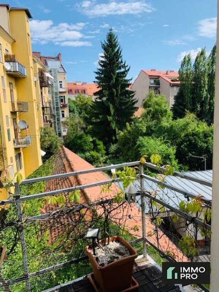 Nette 2-Zimmer-Altbauwohnung mit Balkon in der Mandellstraße - zu vermieten!