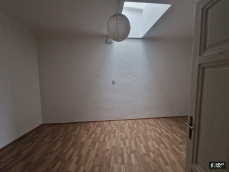 2-Zimmer-Altbauwohnung plus Küche zu vermieten - innere Stadt!