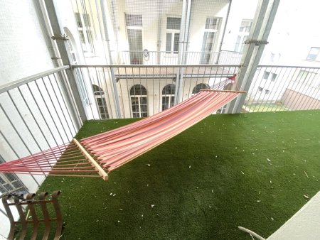 RUHEOASE MITTEN IN MARIAHILF - exklusiv renovierte Altbauwohnung mit Balkon