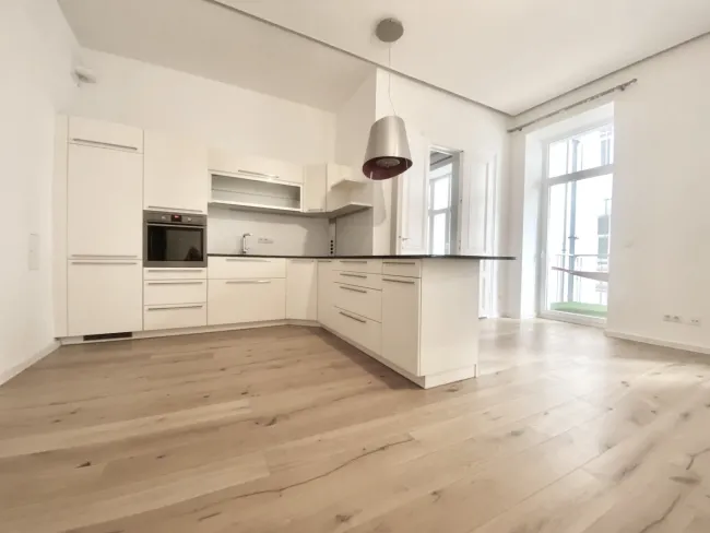 RUHEOASE MITTEN IN MARIAHILF - exklusiv renovierte Altbauwohnung mit Balkon - Bild