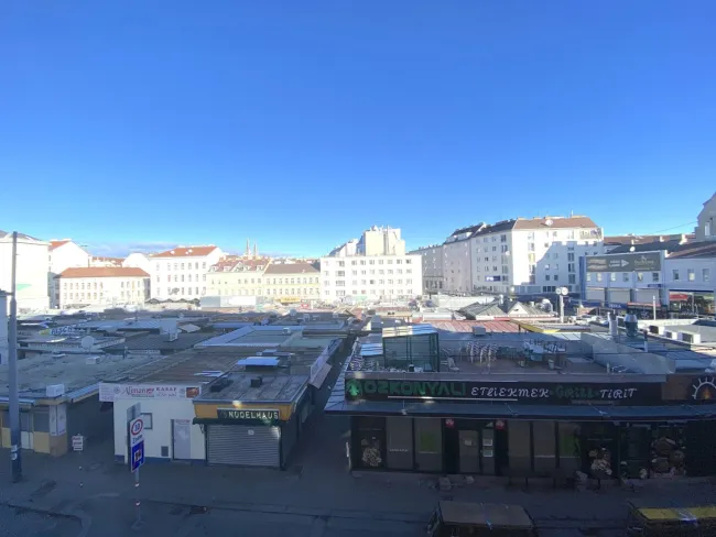 HELLE PÄRCHENWOHNUNG MIT FERNBLICK BEI U1 - Titelbild