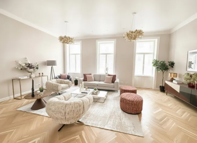 EXKLUSIVE ALTBAUWOHNUNG MIT BALKON UND MODERNEM WOHNKOMFORT - Titelbild
