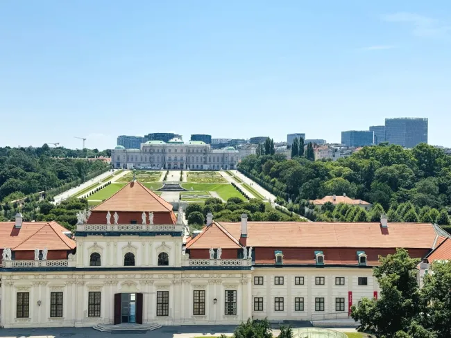 MODERNE, LICHTDURCHFLUTETE BÜRORÄUMLICHKEITEN MIT TRAUMHAFTEM AUSBLICK - Titelbild