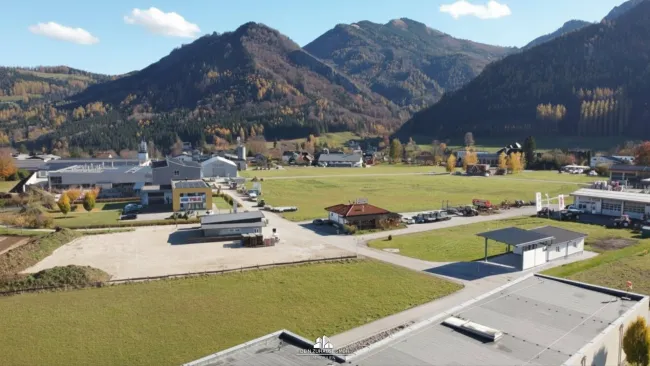 DEIN ZUHAUSE präsentiert: Gewerbehalle im Almtal zur Miete in bester Lage - die Basis für unternehmerischen Erfolg - Titelbild