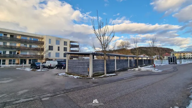 Parkplatz für Auto, Van oder Wohnmobil in Timelkam - Titelbild
