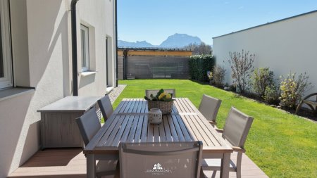 DEIN ZUHAUSE - Sommerfrische am Traunsee ganz nah? Neuwertige Gartenwohnung in Ruhelage mit Traunsteinblick