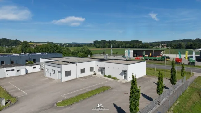 DEIN ZUHAUSE präsentiert: Große Gewerbefläche in Redlham mit Parkplätzen und moderner Ausstattung - Bild