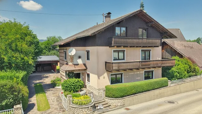 DEIN ZUHAUSE: Stilvolles Einfamilienhaus mit großem Garten und Pool - Bild