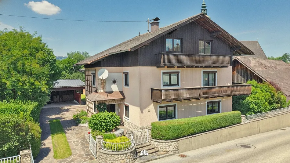 DEIN ZUHAUSE: Stilvolles Einfamilienhaus mit großem Garten und Pool - Bild