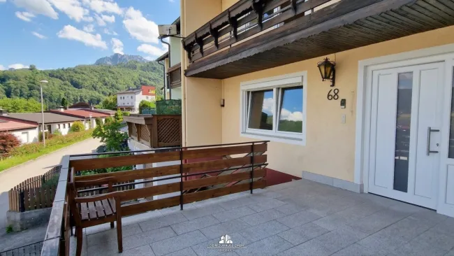 DEIN ZUHAUSE in Gmunden am Traunsee: Sommerfrische erleben - Teilsaniertes Reihenhaus am Stadtrand, Zweitwohnsitz möglich - Titelbild