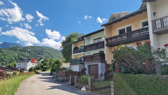 DEIN ZUHAUSE in Gmunden am Traunsee: Sommerfrische erleben - Teilsaniertes Reihenhaus am Stadtrand, Zweitwohnsitz möglich - Bild