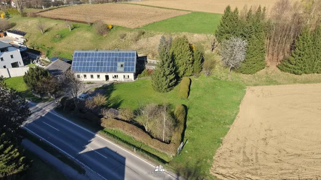 DEIN ZUHAUSE - Ein-/Zweifamilienhaus mit extra großem Grundstück in zentraler Lage in Vorchdorf - Bild