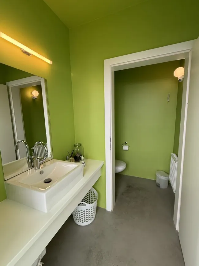 WC-Anlage im Innenhof (2 Toiletten)