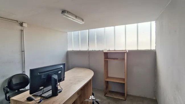 DEIN ZUHAUSE präsentiert: Gewerbehalle mit großer Freifläche in Neukirchen an der Vöckla - Bild