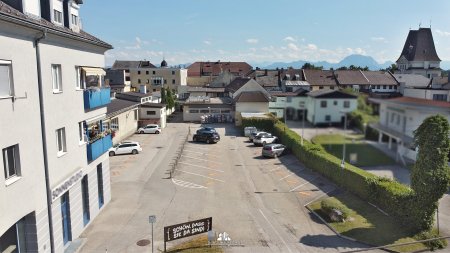 DEIN ZUHAUSE präsentiert: Gewerbeobjekt mit Wohnungen und Parkplätzen in bester Lage am Hauptplatz in Schwanenstadt